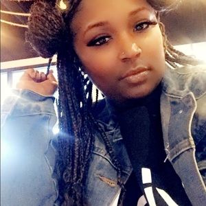 Meet your Posher, Alexus